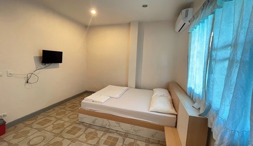 Deluxe Room, Shared Bathroom