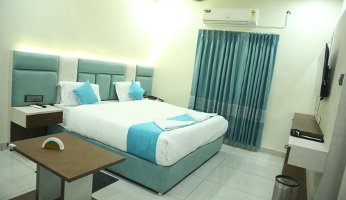 Deluxe Suite, City View