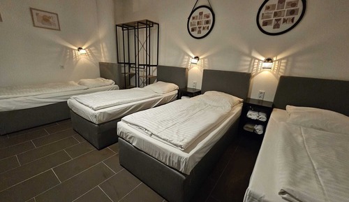 Studio, Multiple Beds, Kitchen