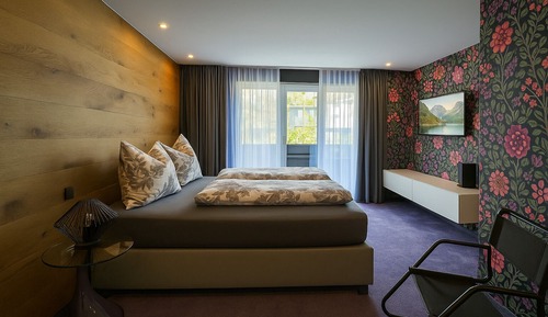 Classic Studio Suite, Balcony, Mountain View
