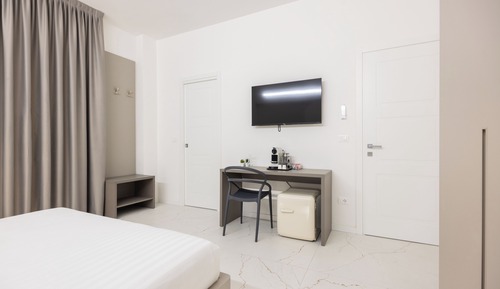 Luxury Room, 1 King Bed, Private Bathroom, City View