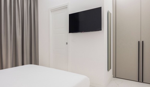 Luxury Room, 1 King Bed, Private Bathroom, City View