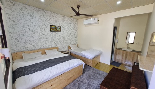 Luxury Room, Balcony, Hill View