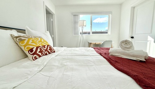 Standard Room, 1 Queen Bed, Non Smoking, Private Bathroom