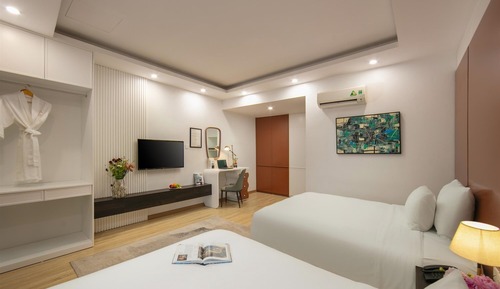 Deluxe Twin Room with window