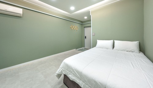 Basic Room, 1 Bedroom (Hill 7 (Mountain View / BBQ))
