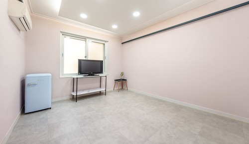 Basic Room, 1 Bedroom (Hill 6 (Mountain View / BBQ))