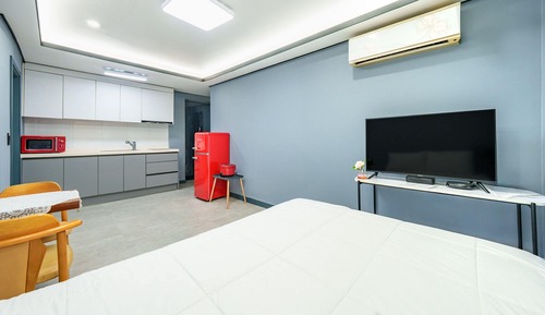 Basic Room, 1 Bedroom (White 5 (Mountain View / BBQ))