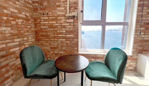 Super Superior Twin Room, Shower Grab Bars, River View