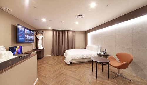 Deluxe, 1 King Bed