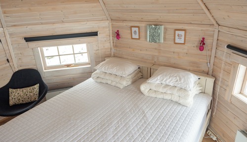 Cabin D1, garden view