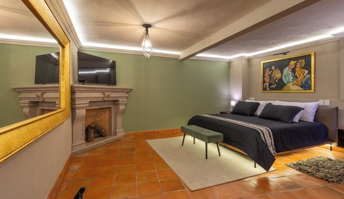 Deluxe Studio Suite, Annex Building