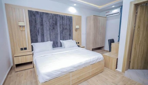 Comfort Room, Balcony, City View