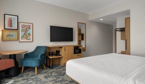 Room, 1 King Bed, Accessible (Hearing)