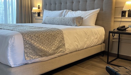 Deluxe Room, 1 King Bed, City View