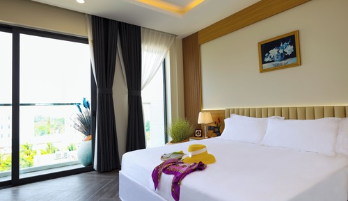 Deluxe Room, Balcony, Beach View