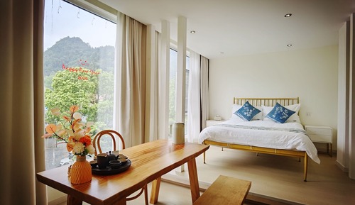 Superior Studio Suite, Hill View