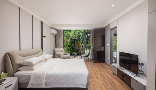 Superior Suite, Patio, Hill View