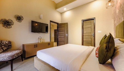 Apartment, 3 Bedrooms, Balcony, Pool View