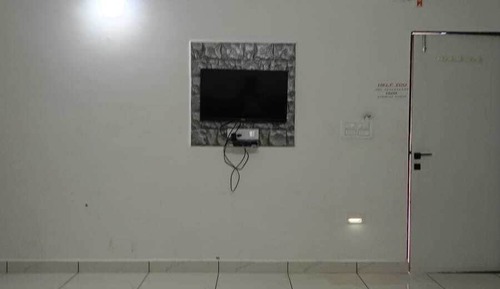 Six Bedded Room