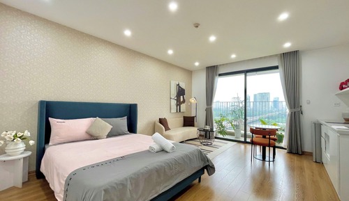 Standard Studio, Balcony