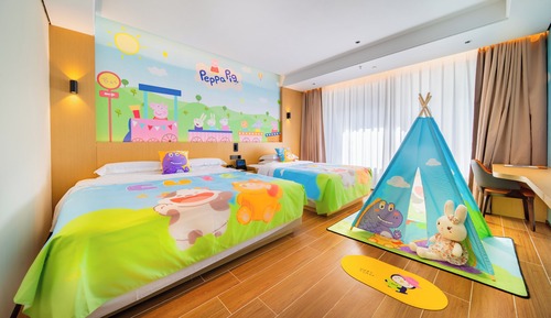 Signature Triple Room, Multiple Beds, City View