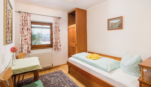 Single Room, Mountain View