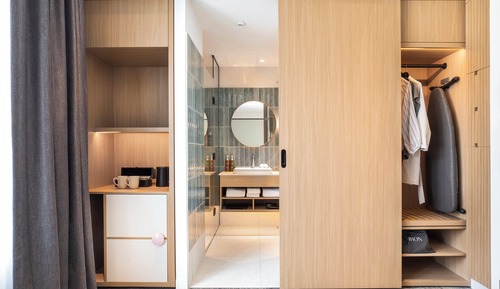 Standard Room, 1 King Bed, City View (High Floor)