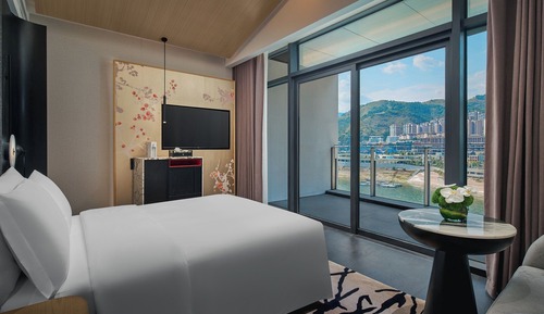Standard Room, 1 Queen Bed, River View