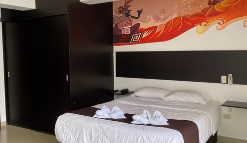 Standard Room, 1 Queen Bed, Pool View