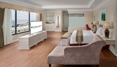 Corner Suite