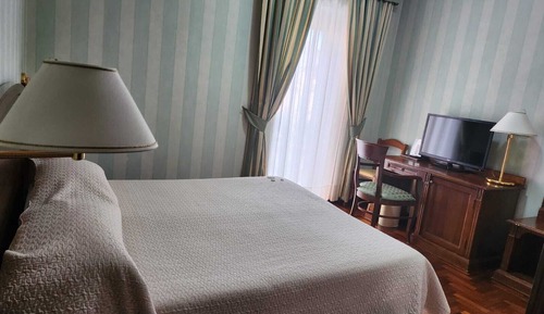 Classic Double Room, Non Smoking, Private Bathroom