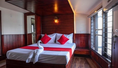 Deluxe Double Room, Balcony, Lake View