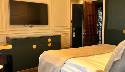 Premium Suite