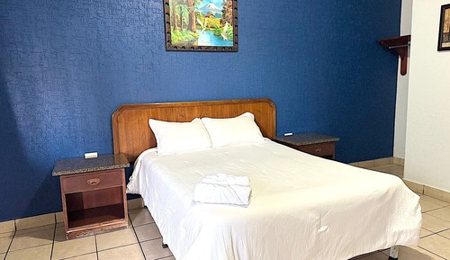 Comfort Single Room, 1 Queen Bed, Non Smoking, Private Bathroom