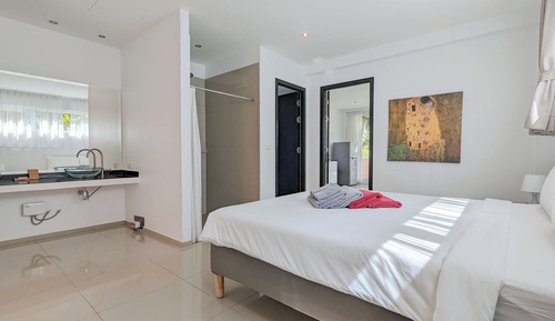 Apartment, Lake View