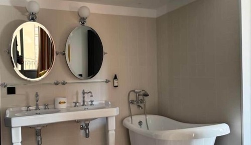 Suite, City View