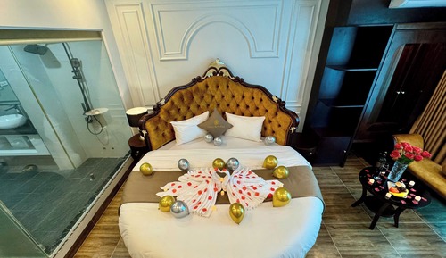 Luxury Double Room, 1 King Bed, River View
