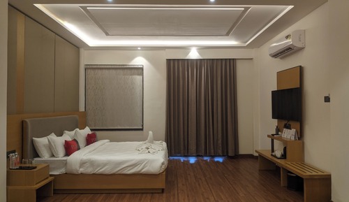 Suite, Pool View