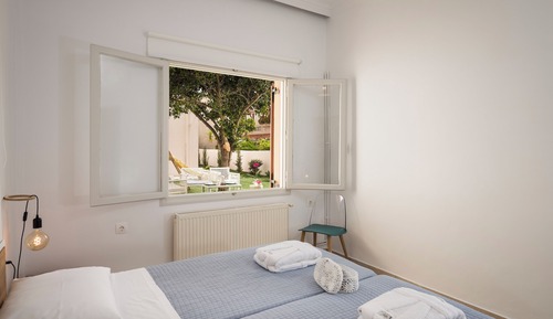 Deluxe Quadruple Room, Pool View