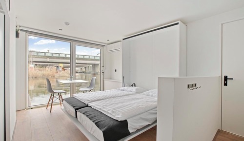 Deluxe Studio, Private Bathroom, Lake View