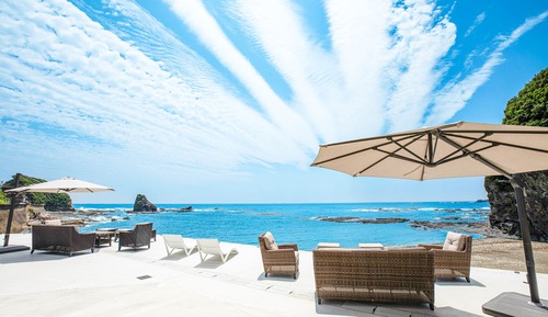 (Exclusive One-Group-Per-Day) Oceanfront Private Villa (Annex + Main Building Twin Rooms)Non Smoking