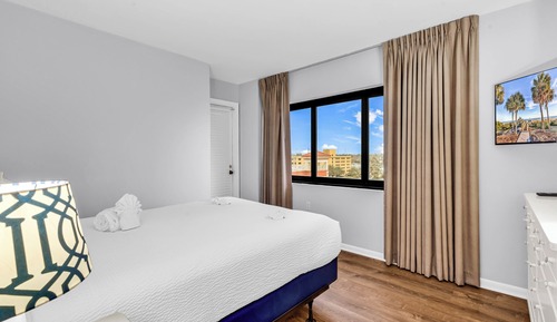 Signature Condo, 3 Bedrooms, Balcony, Ocean View