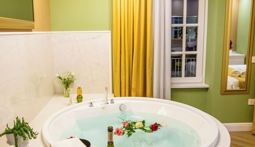 Deluxe Room, Lake View