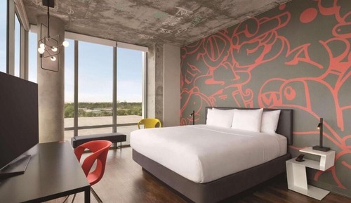 Room, 1 King Bed, Bathtub, Corner