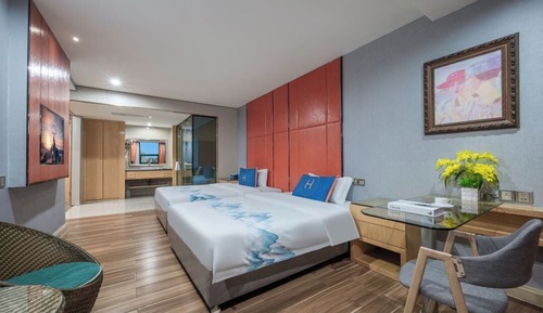 Classic Twin Room, City View
