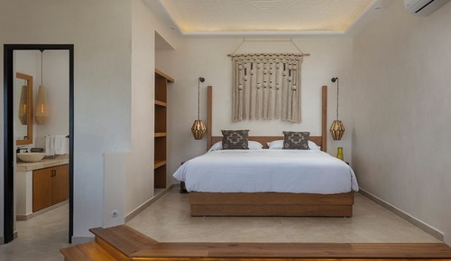 Premium Studio, Private Pool, Beachfront