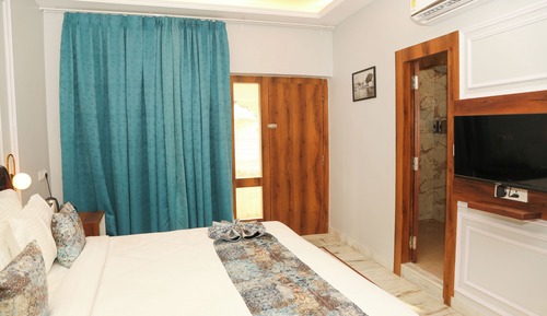 Super Deluxe Room