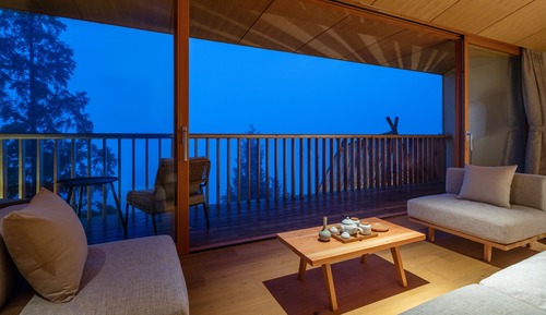 Comfort Suite, Refrigerator, Hill View