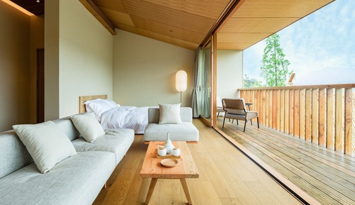 Suite, Hill View